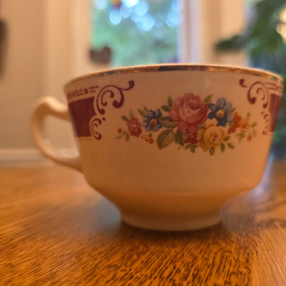 Vintage Homer Laughlin‎ Majestic Brittany Floral Porcelain Teacup Burgundy Gold